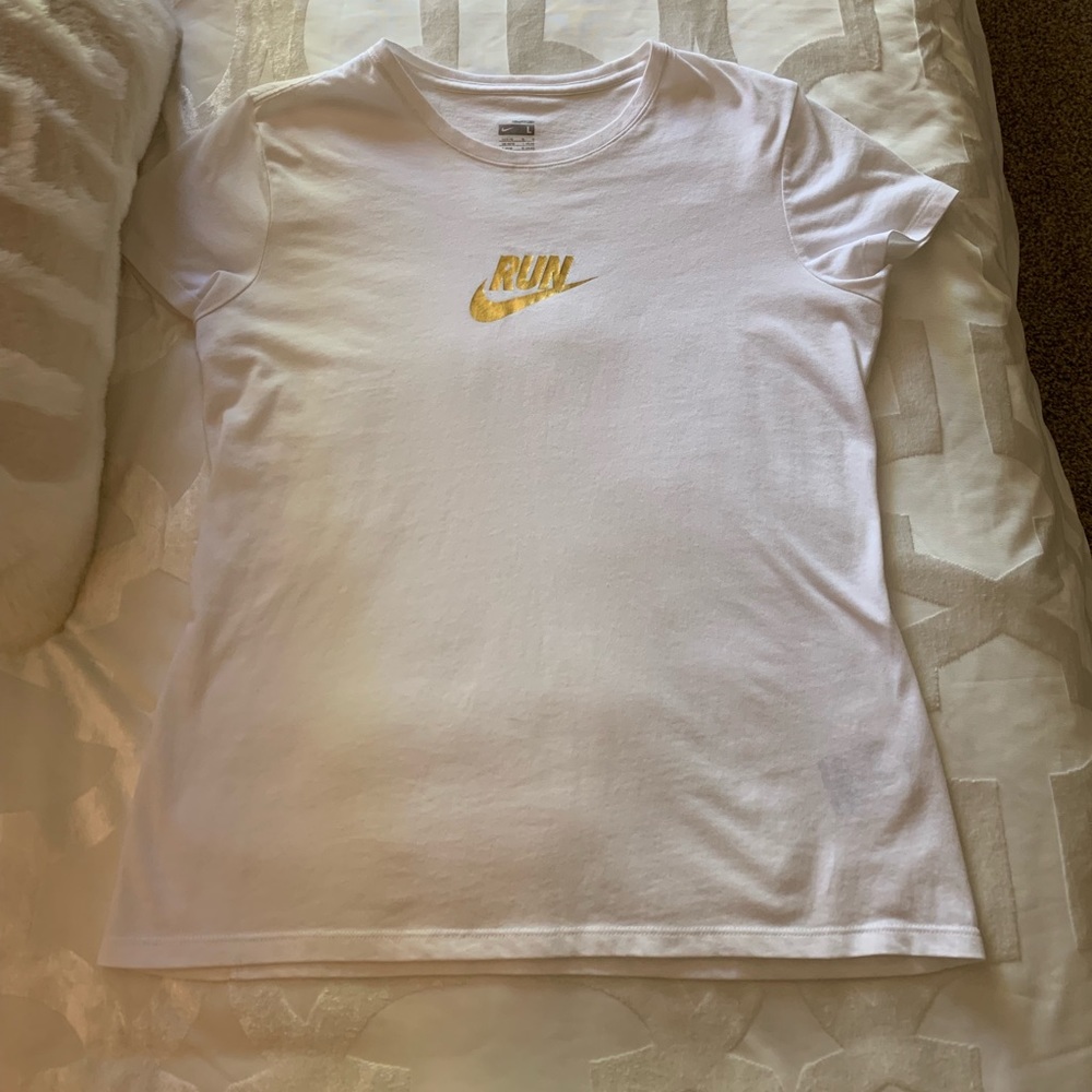 Nike Shirt - Picture 2 of 3